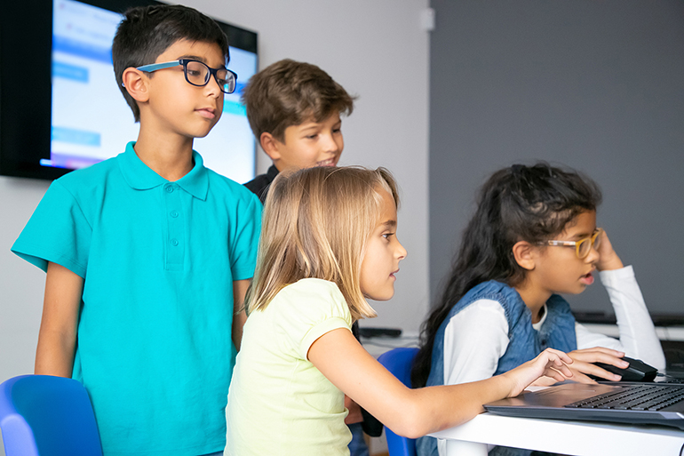 Ensino Escolar.- Matemática e Física